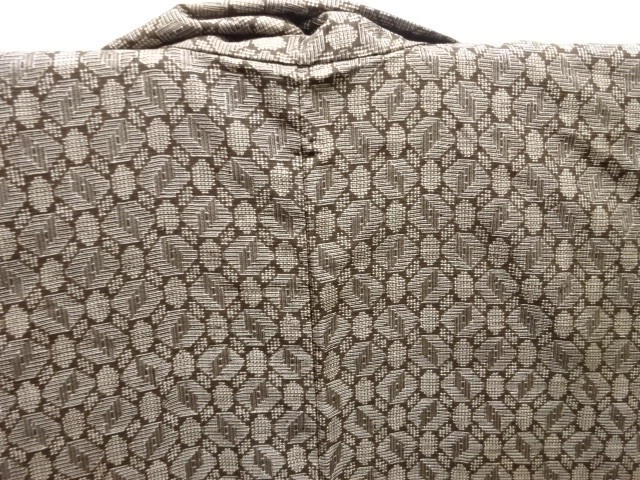  大正ロマン　幾何学模様織出し本場泥大島紬着物（割り込み絣）